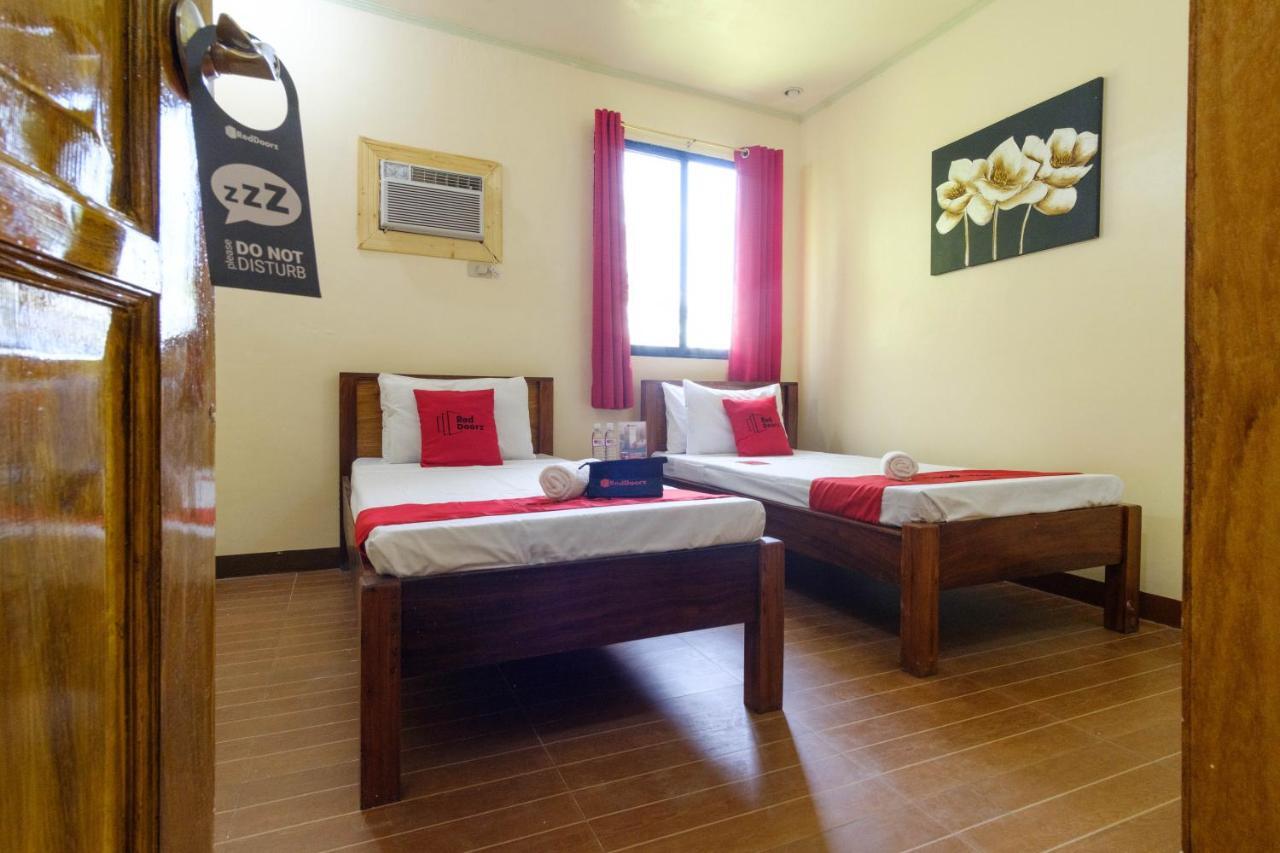 Reddoorz @ Poblacion 6 Coron Buitenkant foto