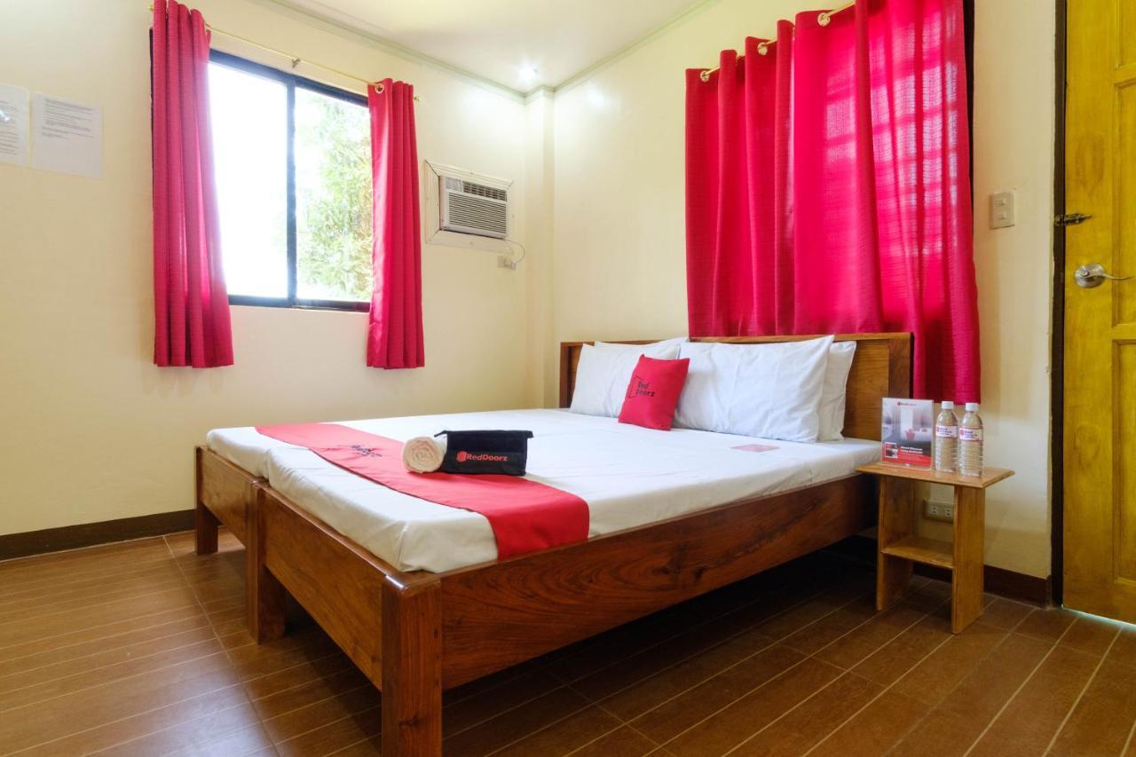 Reddoorz @ Poblacion 6 Coron Buitenkant foto