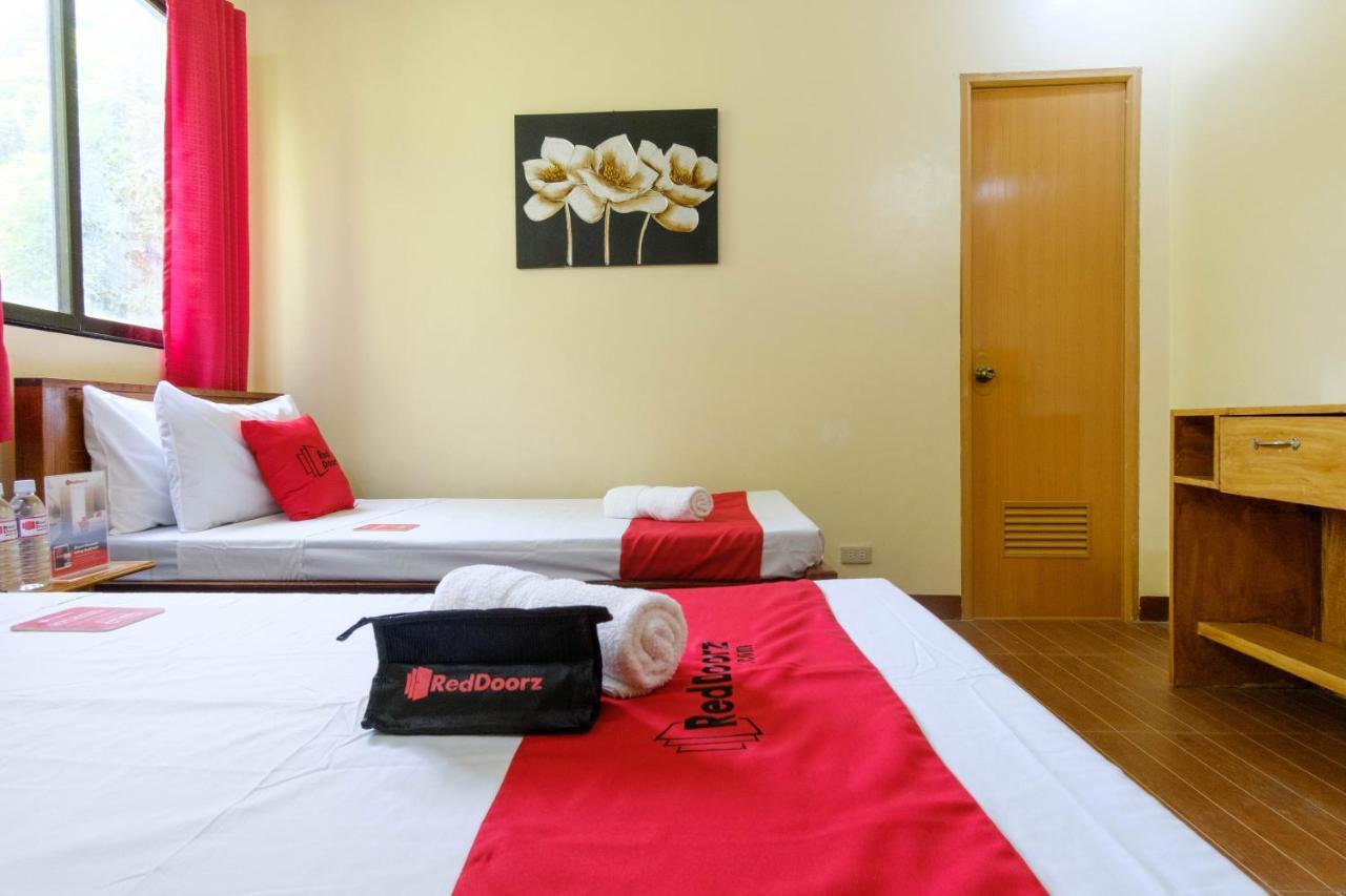 Reddoorz @ Poblacion 6 Coron Buitenkant foto